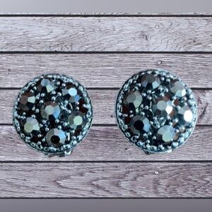 Signed Weiss clip on earrings! Very stunning, vintage collectible
